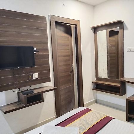 Hotel Khaleej Residency Near U S Embassy Chennai Esterno foto