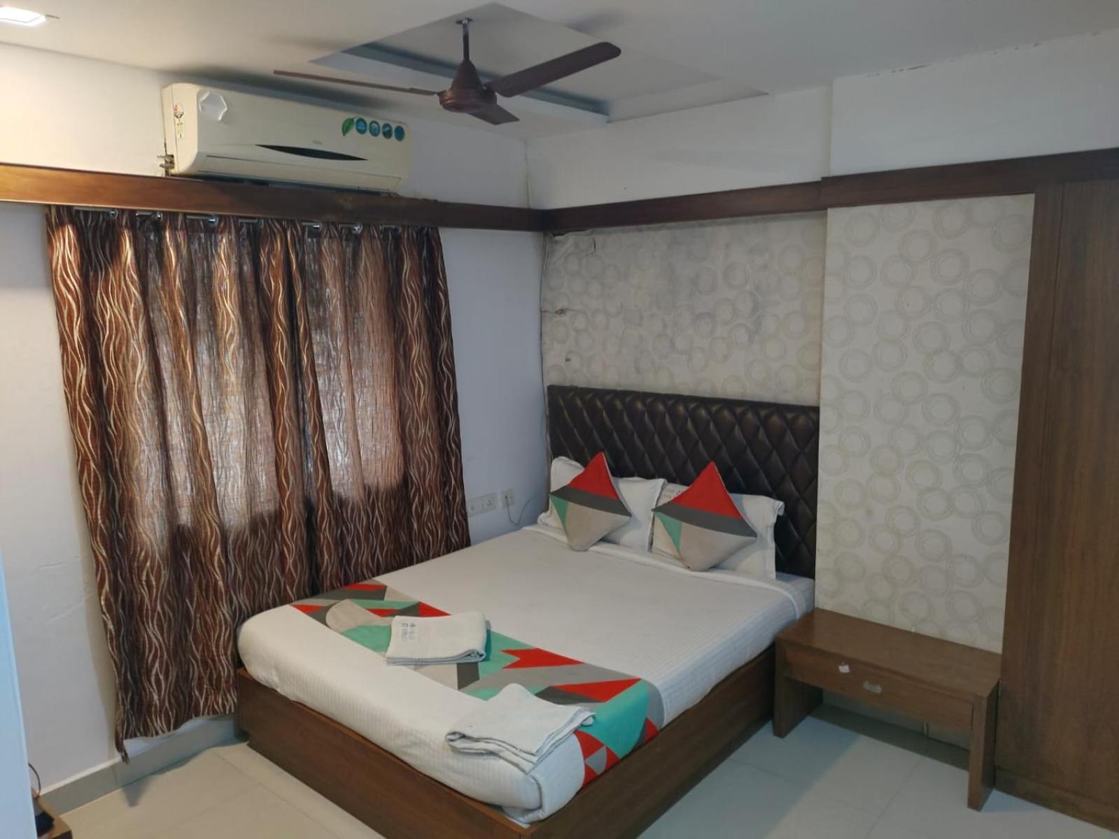Hotel Khaleej Residency Near U S Embassy Chennai Esterno foto