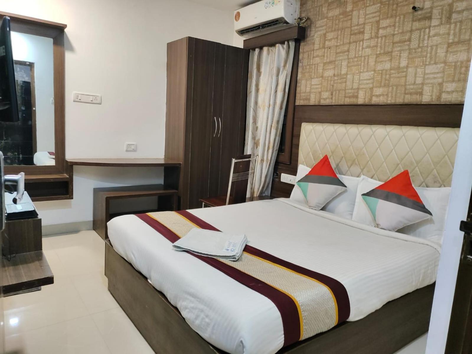 Hotel Khaleej Residency Near U S Embassy Chennai Esterno foto